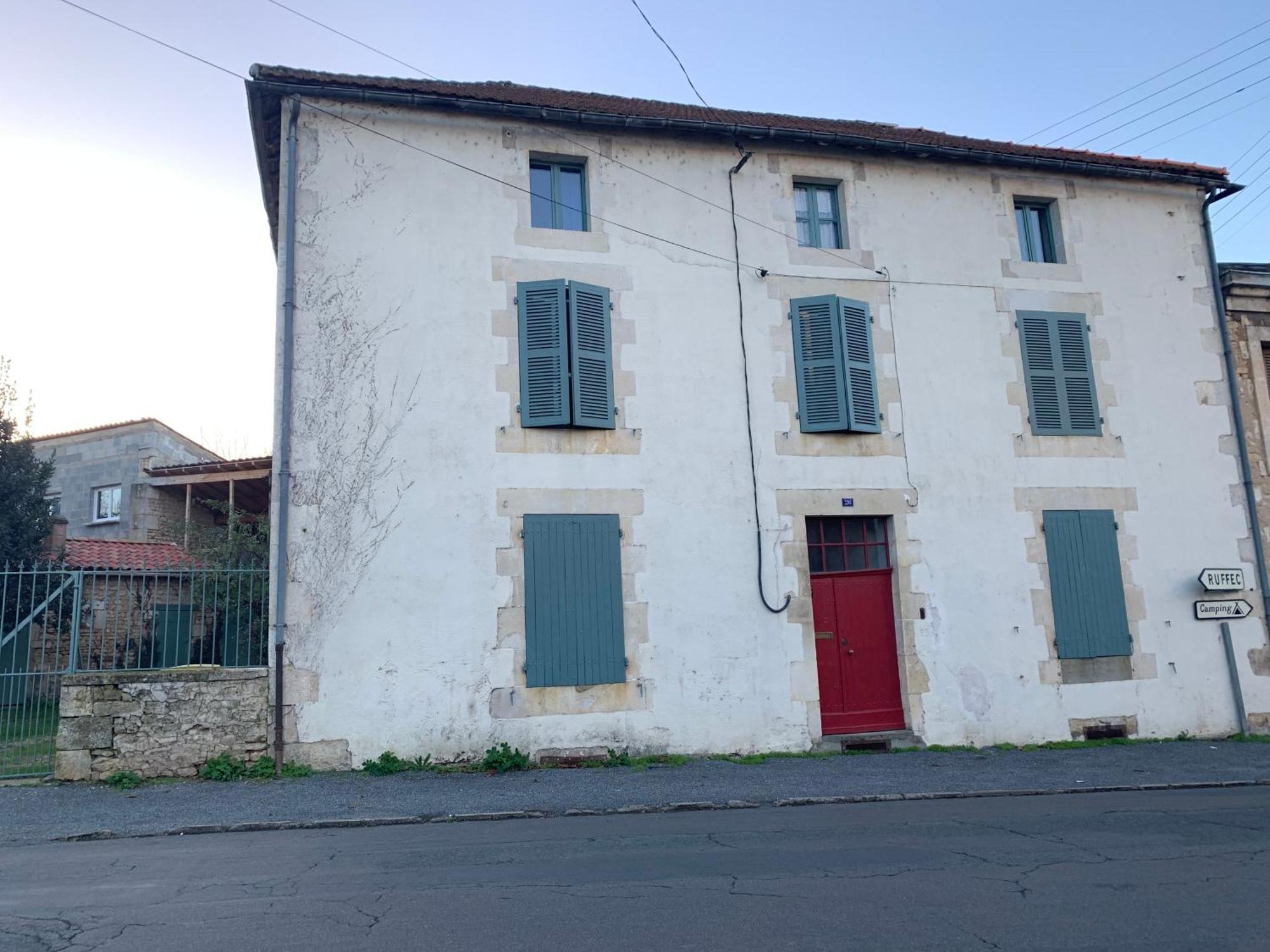 Townhouse 26 Chambres D'Hotes Civray Hotel Exterior photo